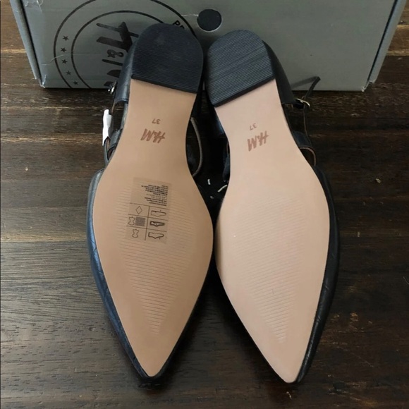 NWT LEATHER cross strap flats in black - Picture 7 of 9